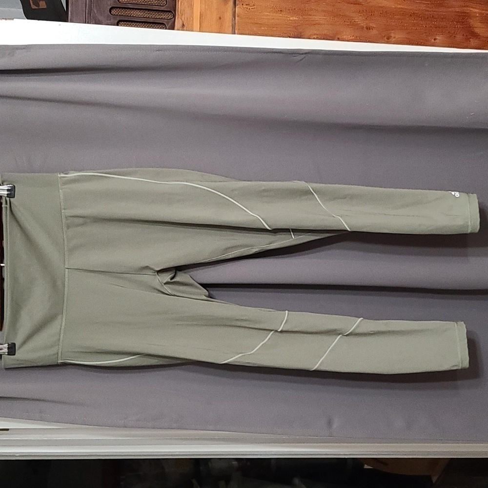 Adidas‎ Womens Athletic Yoga Capris Pants Sage Green Pocket Size L EUC